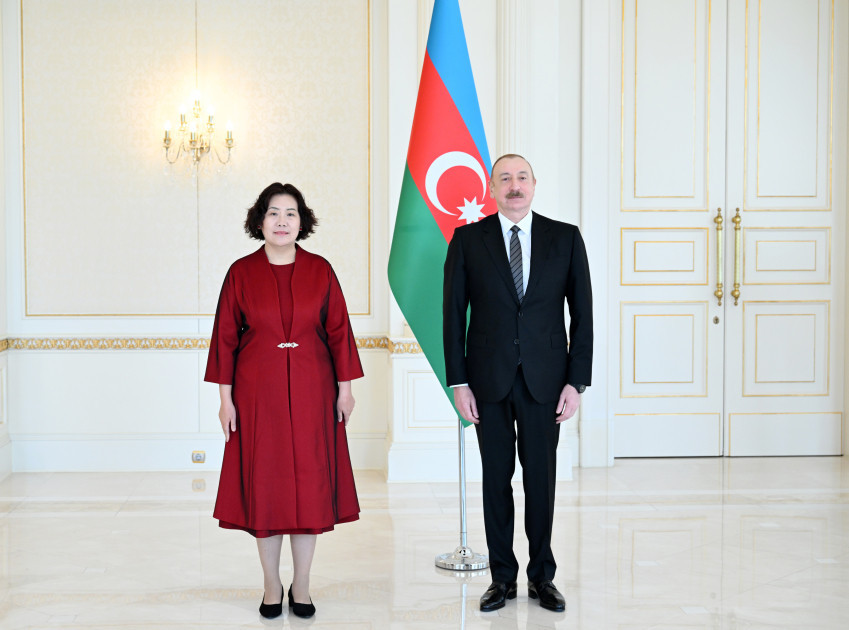 Prezident İlham Əliyev Çinin Azərbaycanda yeni təyin olunmuş səfirinin etimadnaməsini qəbul edib<font color='red'> - YENİLƏNƏCƏK</font><font color=red> - FOTOLAR</font>