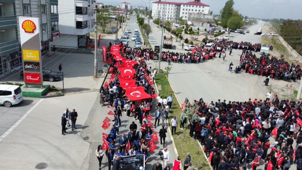 İğdırın yüzlərlə sakini erməni quldur dəstələrinin cinayətlərinin qurbanlarının xatirəsinin anım aksiyasına qoşulub<font color=red> - FOTOLAR</font>