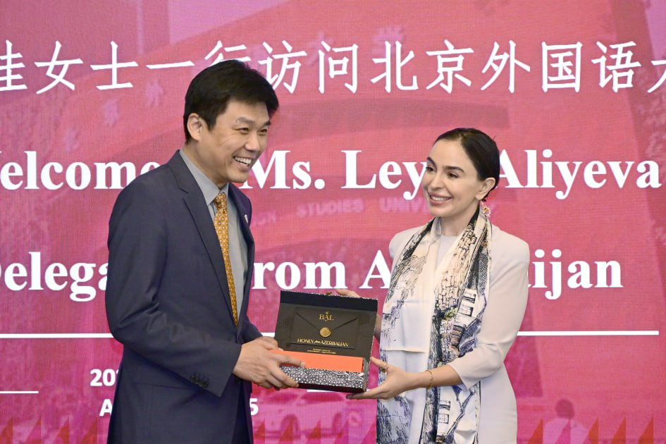 Leyla Əliyeva Pekin Xarici Dillər Universitetində tələbələrlə görüşüb<font color='red'> - YENİLƏNİB</font><font color=red> - FOTOLAR</font>