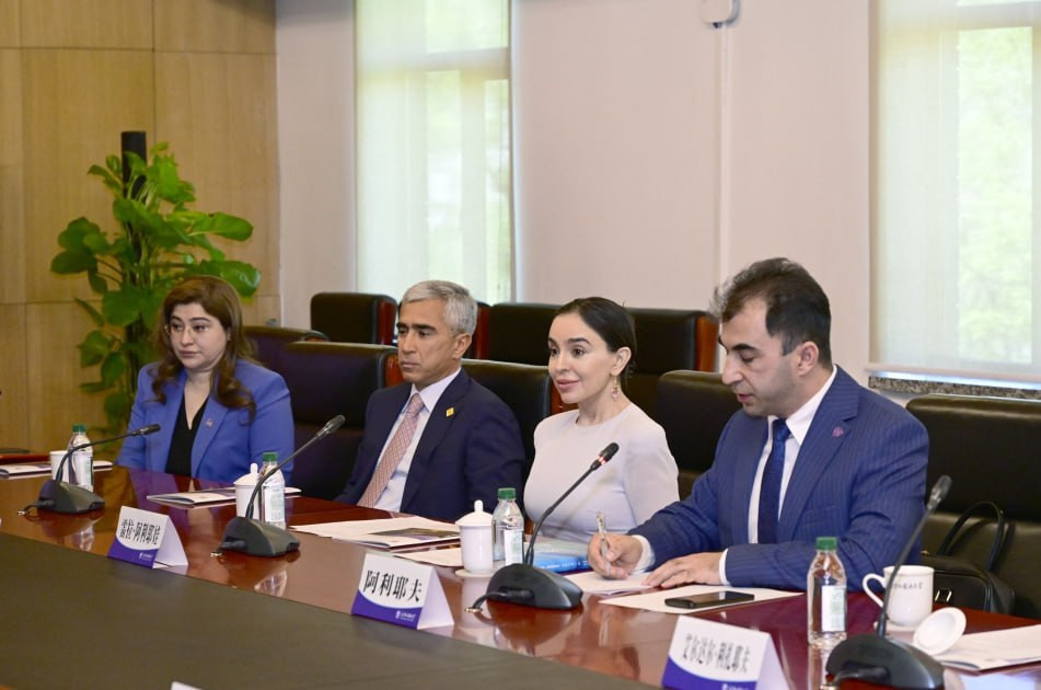 Leyla Əliyeva Pekin Xarici Dillər Universitetində tələbələrlə görüşüb<font color='red'> - YENİLƏNİB</font><font color=red> - FOTOLAR</font>
