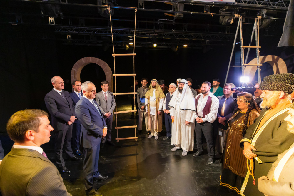 Naxçıvan teatrında “Ölülər” tamaşası təqdim edilib<font color=red> - FOTOLAR</font>