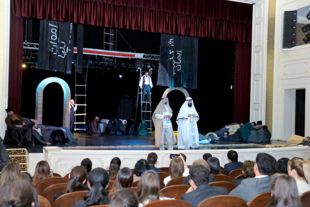 Naxçıvan teatrında “Ölülər” tamaşası təqdim edilib<font color=red> - FOTOLAR</font>
