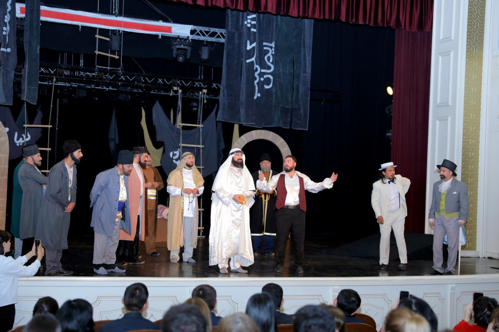 Naxçıvan teatrında “Ölülər” tamaşası təqdim edilib<font color=red> - FOTOLAR</font>