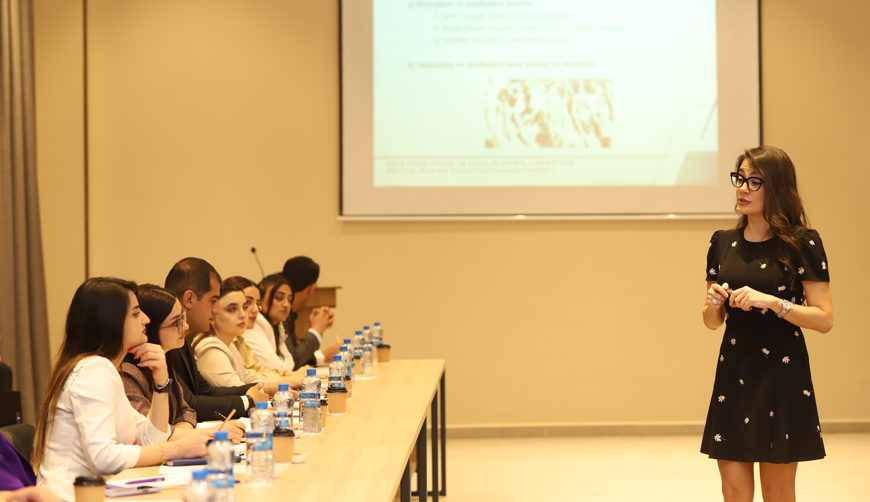 “Konstitusiya və Suverenlik İli” çərçivəsində növbəti məlumat sessiyası Naxçıvanda fəaliyyət göstərən media nümayəndələri üçün təşkil edilib<font color=red> - FOTOLAR</font>