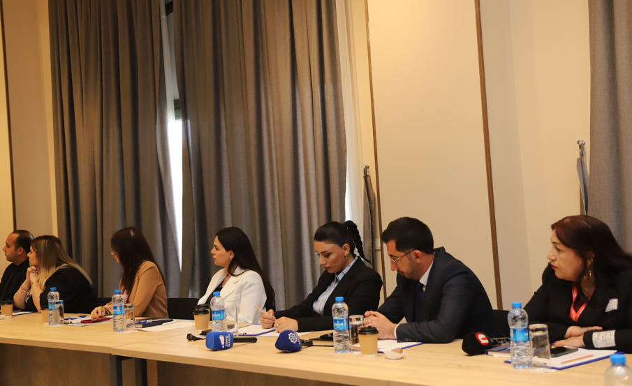 “Konstitusiya və Suverenlik İli” çərçivəsində növbəti məlumat sessiyası Naxçıvanda fəaliyyət göstərən media nümayəndələri üçün təşkil edilib<font color=red> - FOTOLAR</font>