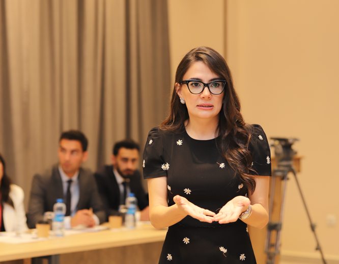 “Konstitusiya və Suverenlik İli” çərçivəsində növbəti məlumat sessiyası Naxçıvanda fəaliyyət göstərən media nümayəndələri üçün təşkil edilib<font color=red> - FOTOLAR</font>