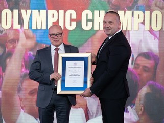 Azərbaycanın olimpiya çempionu Hidayət Heydərov və cüdo millisinin baş məşqçisi Riçard Trautman Monteneqroda mükafatlandırılıb<font color=red> - FOTOLAR</font>
