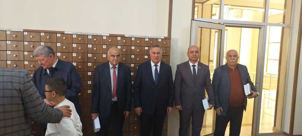 İki yeni kitabla Elxan Yurdoğlunun söz yolçuluğu<font color=red> - FOTOLAR</font>