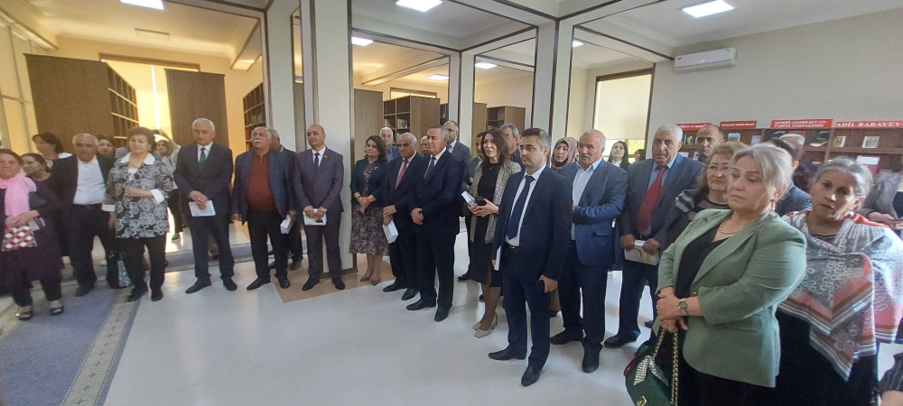 İki yeni kitabla Elxan Yurdoğlunun söz yolçuluğu<font color=red> - FOTOLAR</font>