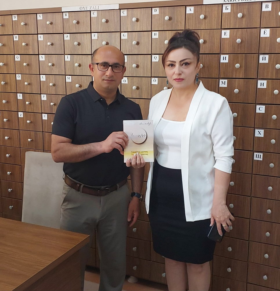 İki yeni kitabla Elxan Yurdoğlunun söz yolçuluğu<font color=red> - FOTOLAR</font>