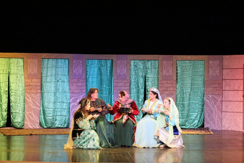 "Teatr Çələngi" layihəsi davam edir<font color=red> - FOTOLAR</font>