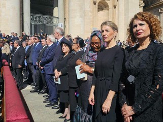 Sahibə Qafarova Vatikanda Roma Papasının dəfn mərasimində iştirak edib<font color=red> - FOTOLAR</font>