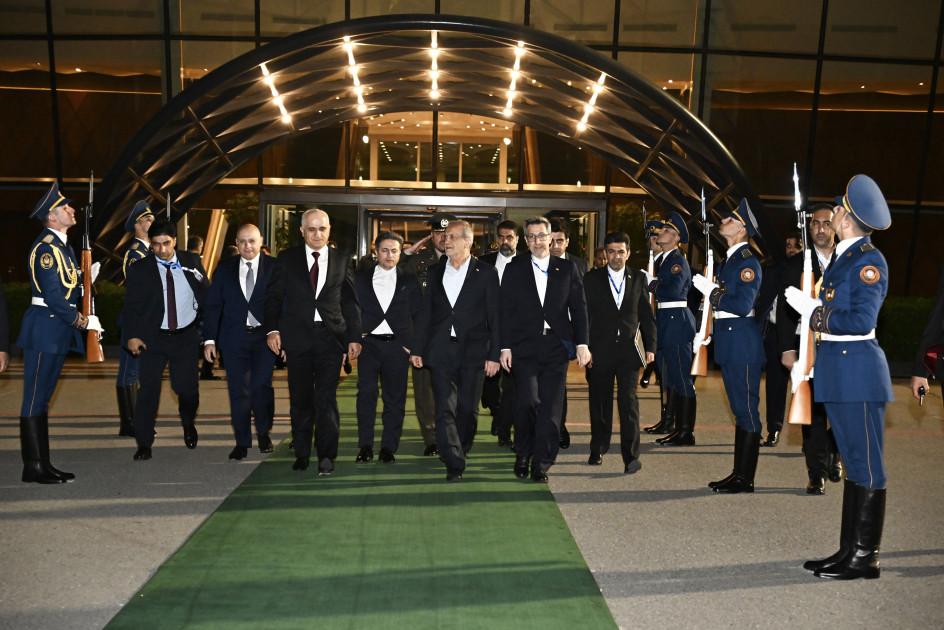 İran Prezidentinin Azərbaycana rəsmi səfəri başa çatıb<font color=red> - FOTOLAR</font>