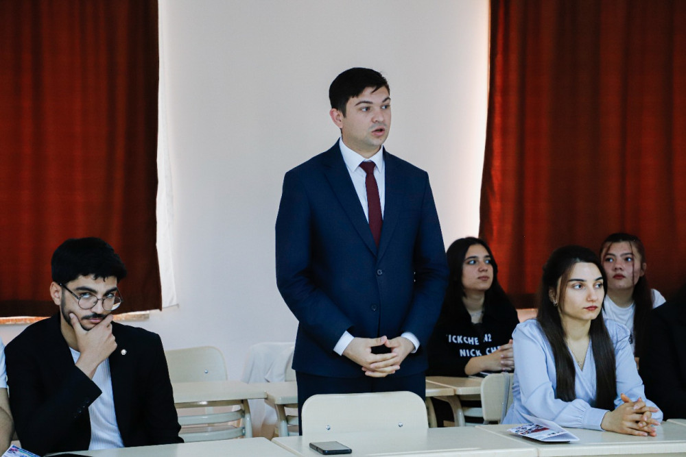 Naxçıvan Müəllimlər İnstitunun tələbə təşkilatları ilə görüş keçirilib<font color=red> - FOTOLAR</font>