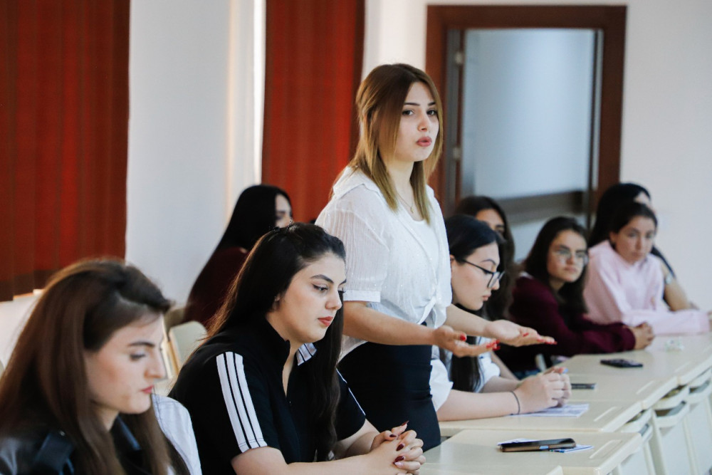 Naxçıvan Müəllimlər İnstitunun tələbə təşkilatları ilə görüş keçirilib<font color=red> - FOTOLAR</font>