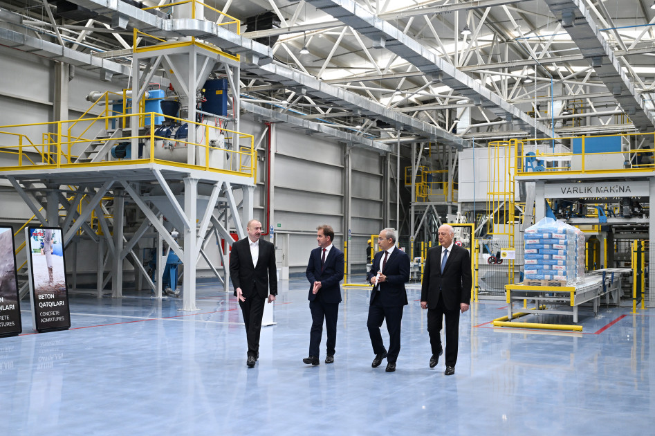 Prezident İlham Əliyev Sumqayıt Kimya Sənaye Parkında bir sıra müəssisələrin açılışını edib<font color=red> - FOTOLAR</font>