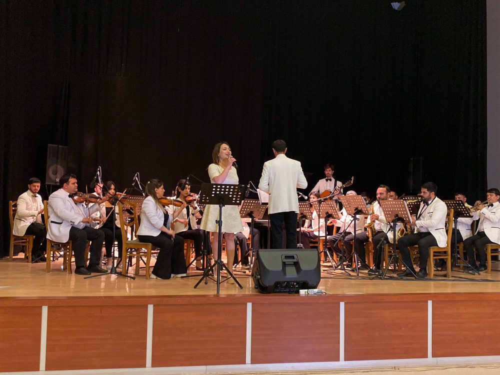 Naxçıvan Dövlət Filarmoniyasının Estrada Orkestri “Konstitusiya və Suverenlik İli”nə həsr olunmuş konsert proqramı ilə Culfa Rayon Mədəniyyət Sarayında çıxış edib<font color=red> - FOTOLAR</font>