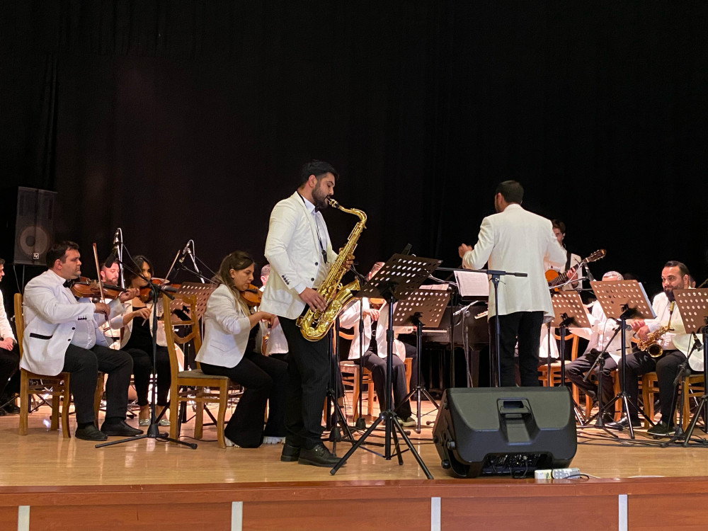 Naxçıvan Dövlət Filarmoniyasının Estrada Orkestri “Konstitusiya və Suverenlik İli”nə həsr olunmuş konsert proqramı ilə Culfa Rayon Mədəniyyət Sarayında çıxış edib<font color=red> - FOTOLAR</font>