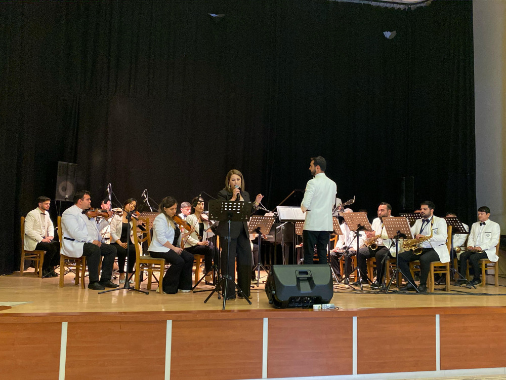 Naxçıvan Dövlət Filarmoniyasının Estrada Orkestri “Konstitusiya və Suverenlik İli”nə həsr olunmuş konsert proqramı ilə Culfa Rayon Mədəniyyət Sarayında çıxış edib<font color=red> - FOTOLAR</font>
