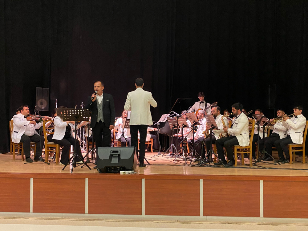 Naxçıvan Dövlət Filarmoniyasının Estrada Orkestri “Konstitusiya və Suverenlik İli”nə həsr olunmuş konsert proqramı ilə Culfa Rayon Mədəniyyət Sarayında çıxış edib<font color=red> - FOTOLAR</font>