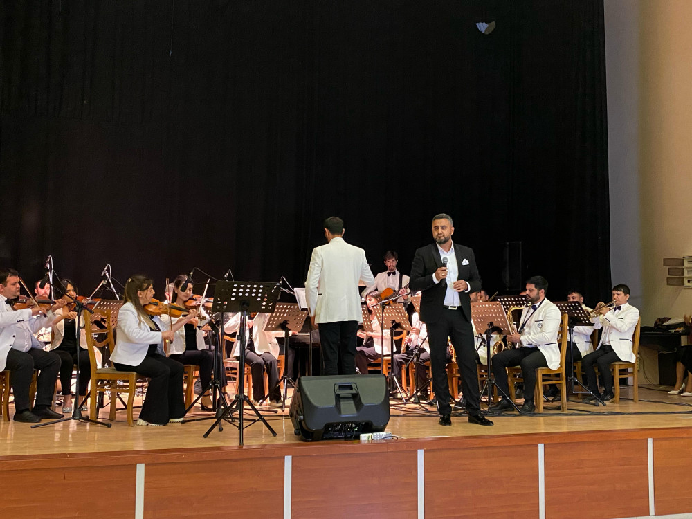 Naxçıvan Dövlət Filarmoniyasının Estrada Orkestri “Konstitusiya və Suverenlik İli”nə həsr olunmuş konsert proqramı ilə Culfa Rayon Mədəniyyət Sarayında çıxış edib<font color=red> - FOTOLAR</font>