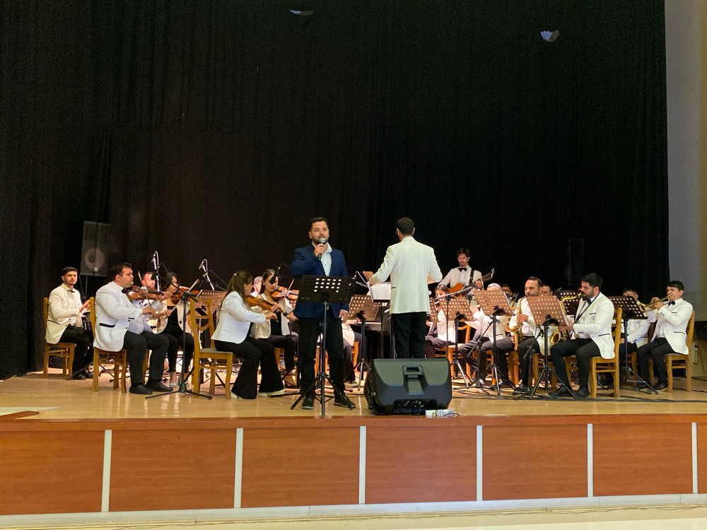 Naxçıvan Dövlət Filarmoniyasının Estrada Orkestri “Konstitusiya və Suverenlik İli”nə həsr olunmuş konsert proqramı ilə Culfa Rayon Mədəniyyət Sarayında çıxış edib<font color=red> - FOTOLAR</font>
