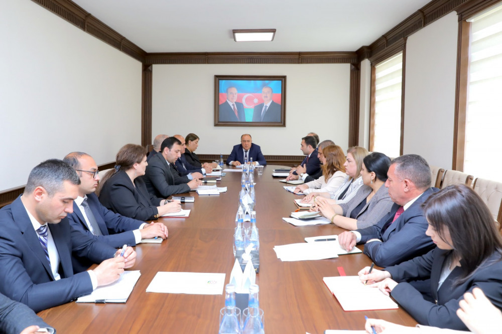 Naxçıvan Muxtar Respublikası Nazirlər Kabineti yanında Uşaq hüquqlarının müdafiəsi üzrə komissiyanın iclası keçirilib<font color=red> - FOTOLAR</font>