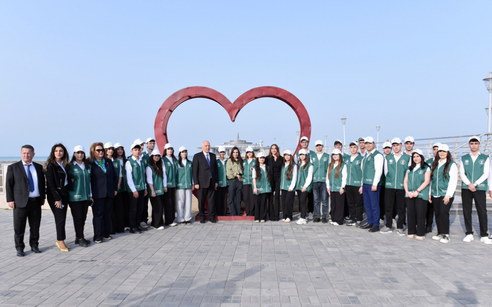 Leyla Əliyeva və Arzu Əliyeva Sumqayıtda ağacəkmə aksiyasında iştirak ediblər<font color=red> - FOTOLAR</font>