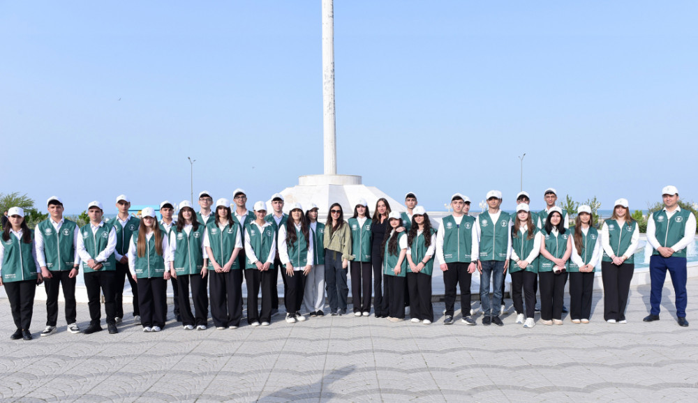 Leyla Əliyeva və Arzu Əliyeva Sumqayıtda ağacəkmə aksiyasında iştirak ediblər<font color=red> - FOTOLAR</font>