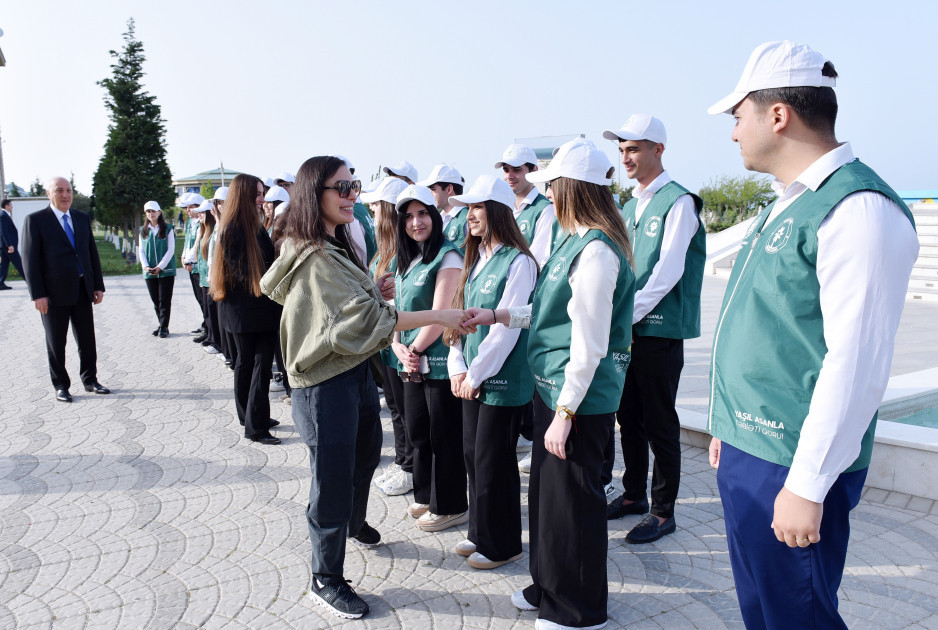 Leyla Əliyeva və Arzu Əliyeva Sumqayıtda ağacəkmə aksiyasında iştirak ediblər<font color=red> - FOTOLAR</font>