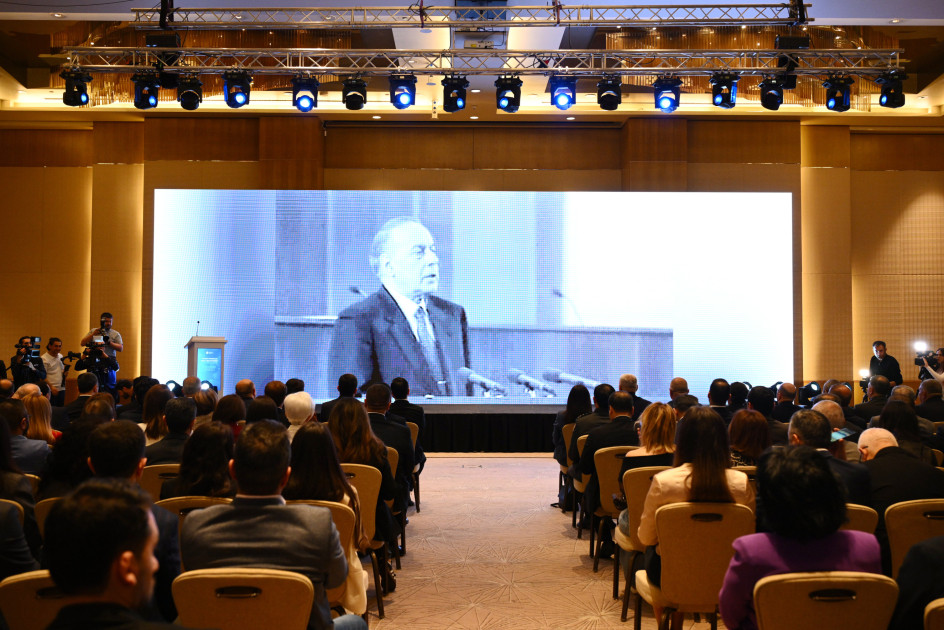 Bakıda “İctimai proseslər media müstəvisində” mövzusunda İkinci Forum keçirilir<font color='red'> - YENİLƏNİB</font><font color=red> - FOTOLAR</font>