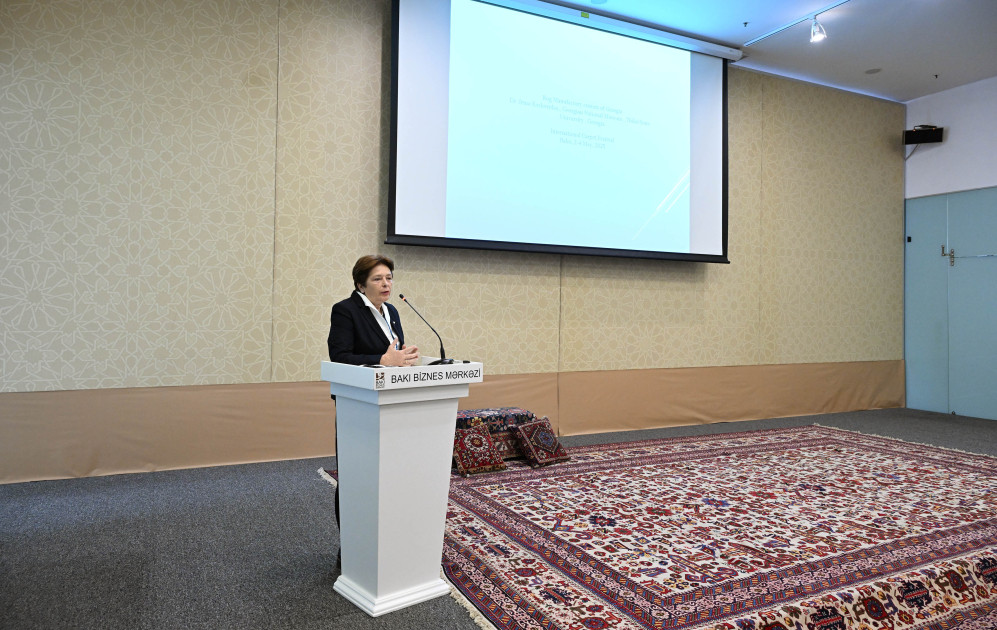 11 ölkədən olan xalçaçı ekspertlər Bakı Beynəlxalq Xalça Forumunda bir araya gəlib<font color=red> - FOTOLAR</font>