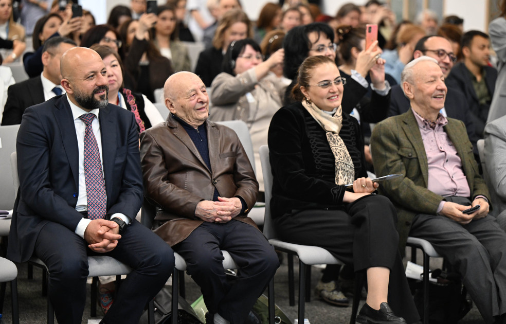 11 ölkədən olan xalçaçı ekspertlər Bakı Beynəlxalq Xalça Forumunda bir araya gəlib<font color=red> - FOTOLAR</font>