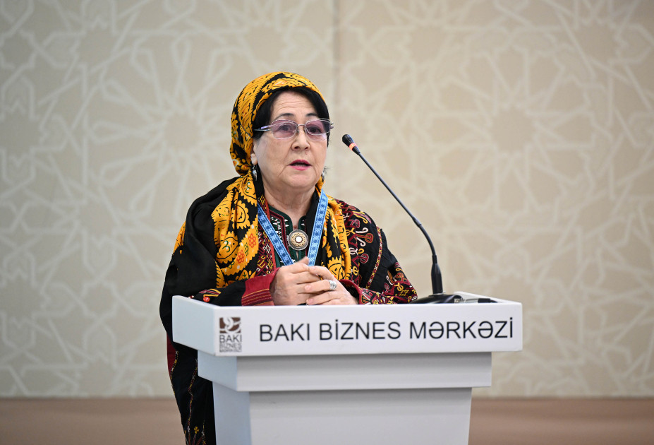 11 ölkədən olan xalçaçı ekspertlər Bakı Beynəlxalq Xalça Forumunda bir araya gəlib<font color=red> - FOTOLAR</font>