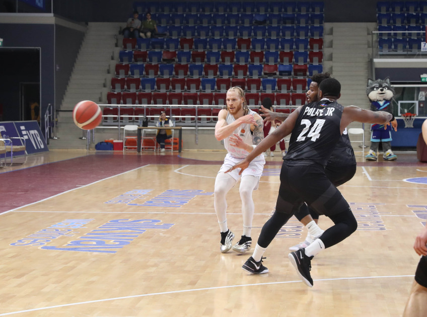 Azərbaycan Basketbol Liqası: “Sabah” final seriyasının ilk oyununda “Neftçi”ni məğlub edib<font color=red> - FOTOLAR</font>