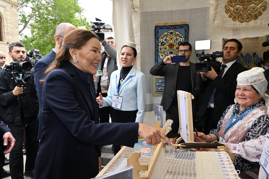 Mərakeşin xanım Şahzadəsi Beynəlxalq Xalça Festivalında fəxri qonaq qismində iştirak edib <font color=red> - FOTOLAR</font>