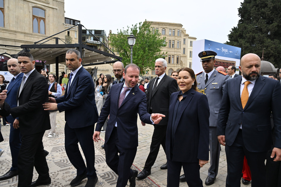 Mərakeşin xanım Şahzadəsi Beynəlxalq Xalça Festivalında fəxri qonaq qismində iştirak edib <font color=red> - FOTOLAR</font>