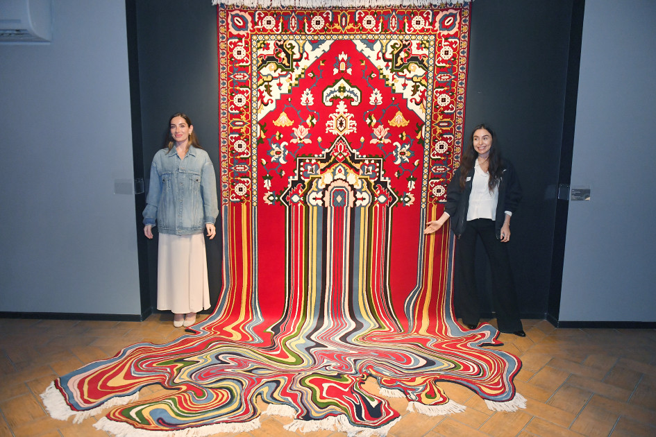 Leyla Əliyeva və Arzu Əliyeva Beynəlxalq Xalça Festivalını ziyarət ediblər<font color=red> - FOTOLAR</font>