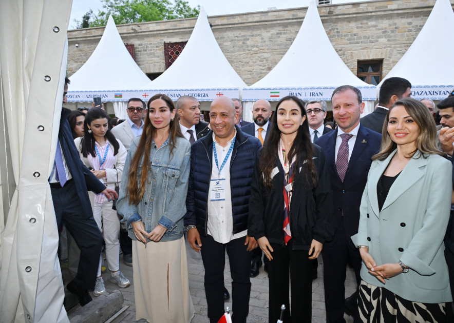 Leyla Əliyeva və Arzu Əliyeva Beynəlxalq Xalça Festivalını ziyarət ediblər<font color=red> - FOTOLAR</font>