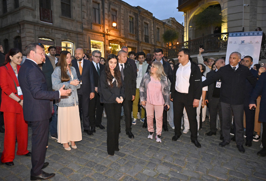 Leyla Əliyeva və Arzu Əliyeva Beynəlxalq Xalça Festivalını ziyarət ediblər<font color=red> - FOTOLAR</font>