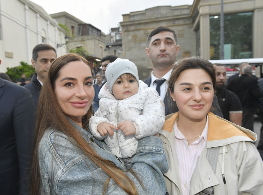 Leyla Əliyeva və Arzu Əliyeva Beynəlxalq Xalça Festivalını ziyarət ediblər<font color=red> - FOTOLAR</font>