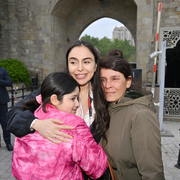 Leyla Əliyeva və Arzu Əliyeva Beynəlxalq Xalça Festivalını ziyarət ediblər<font color=red> - FOTOLAR</font>