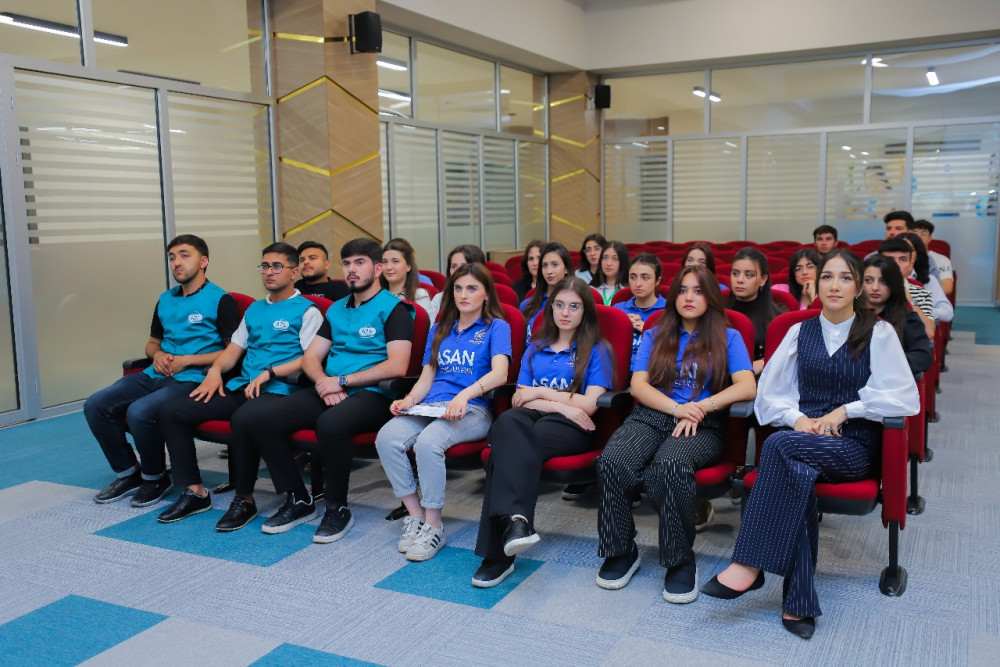 Gənclər və İdman Nazirliyinin könüllüləri debat yarışının qalibi olub<font color=red> - FOTOLAR</font>