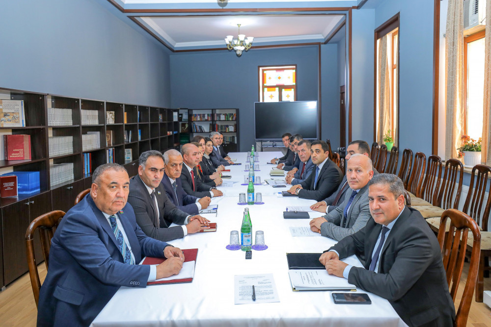 Ali Məclisin Hüquq siyasəti komitəsinin iclası keçirilib<font color=red> - FOTOLAR</font>