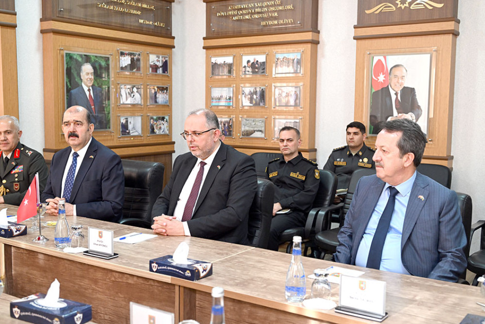 Hərbi təhsil sahəsində Azərbaycan-Türkiyə əməkdaşlığı müzakirə edilib<font color=red> - FOTOLAR</font>