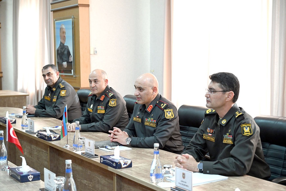 Hərbi təhsil sahəsində Azərbaycan-Türkiyə əməkdaşlığı müzakirə edilib<font color=red> - FOTOLAR</font>