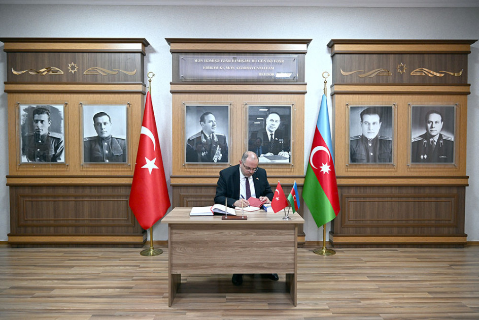 Hərbi təhsil sahəsində Azərbaycan-Türkiyə əməkdaşlığı müzakirə edilib<font color=red> - FOTOLAR</font>