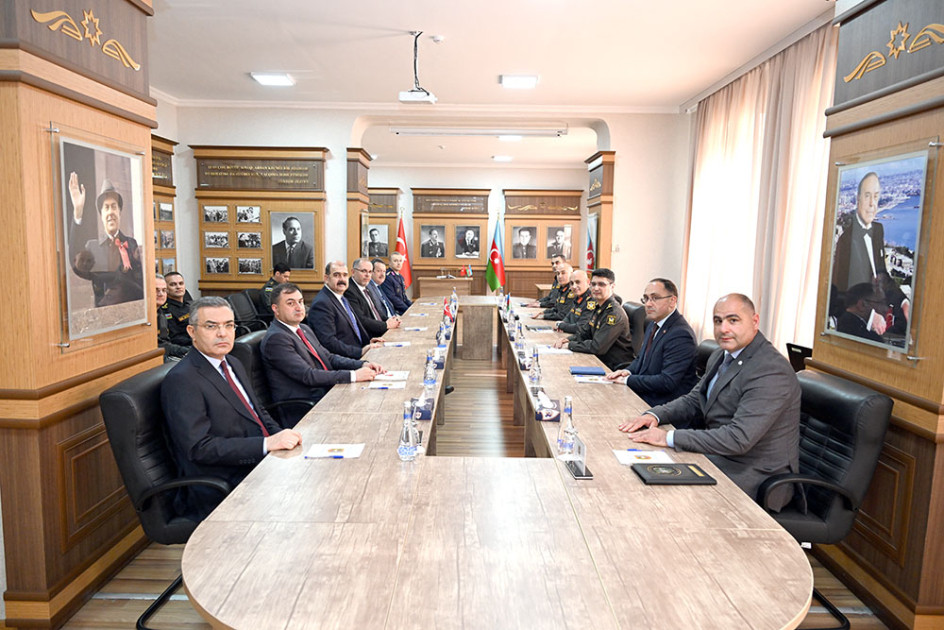 Hərbi təhsil sahəsində Azərbaycan-Türkiyə əməkdaşlığı müzakirə edilib<font color=red> - FOTOLAR</font>