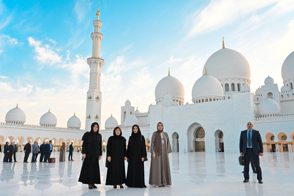 Parlament nümayəndə heyəti Əbu-Dabidə Şeyx Zayed məscid kompleksi ilə tanış olub<font color=red> - FOTOLAR</font>