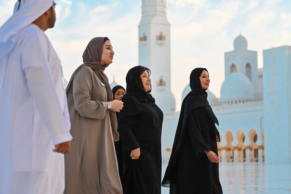 Parlament nümayəndə heyəti Əbu-Dabidə Şeyx Zayed məscid kompleksi ilə tanış olub<font color=red> - FOTOLAR</font>